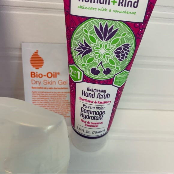 Beauty Body Bundle with Bag - Picture 3 of 10